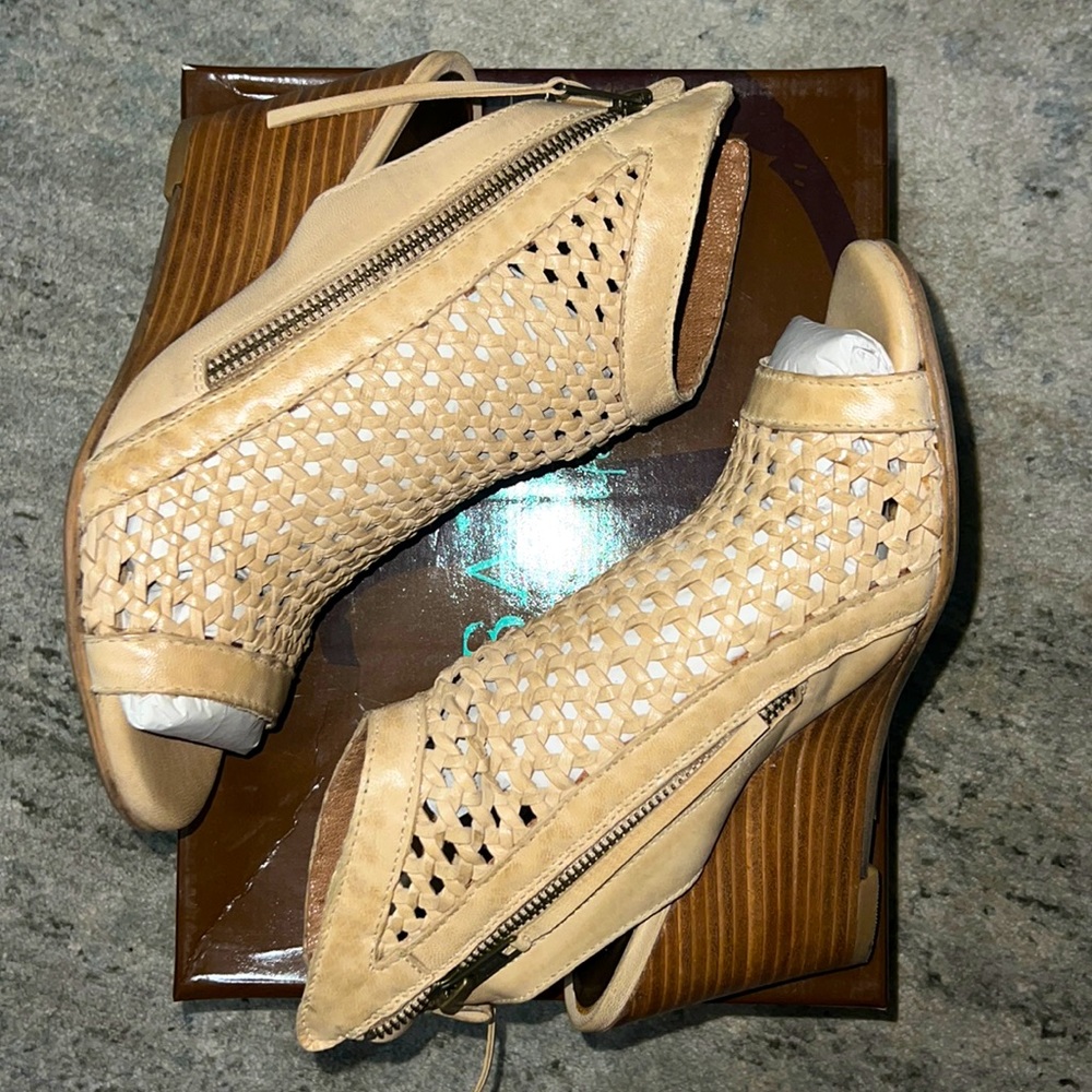 Women’s Diba True Wedge Sandal, size 8.5